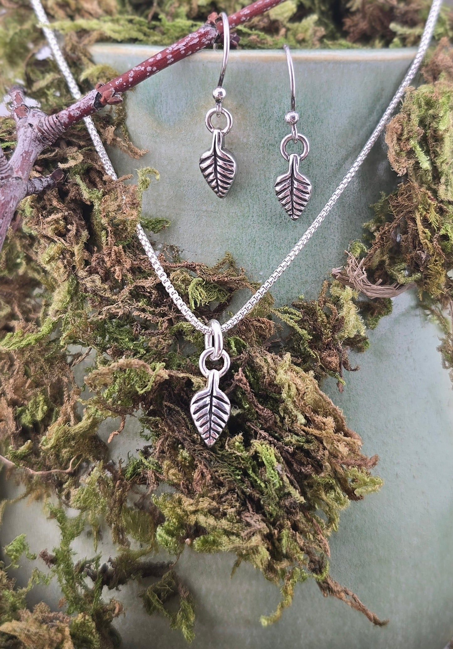 Dainty Timeless Leaf Pendant